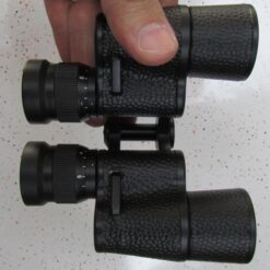 نمای پشت و محل اتصال بند گردنی در دوربین شکاری زایس جیبی مدل Zeiss Binoculars 7X30